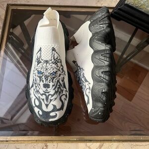 Fashionable Black & White slip-on Sneakers